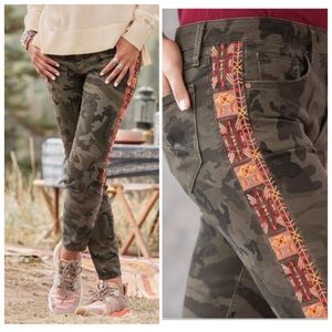 $138 Driftwood Sedona Embroidered Jackie Jeans / Pants | Size 25 Camo Camoflage